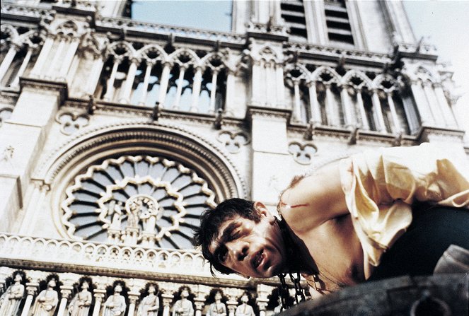 A párizsi Notre-Dame - Filmfotók - Anthony Quinn
