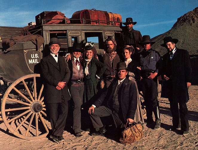 Stagecoach - Promoción - Anthony Franciosa, Willie Nelson, Elizabeth Ashley, John Schneider, Anthony Newley, Mary Crosby, Kris Kristofferson, Johnny Cash