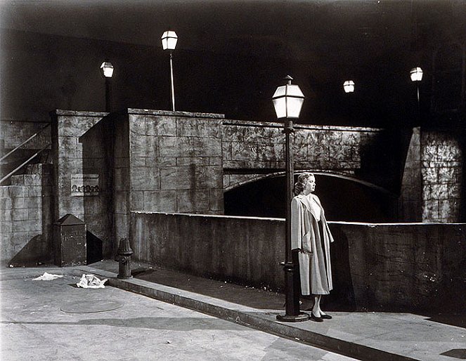 The Girl on the Bridge - Film - Beverly Michaels