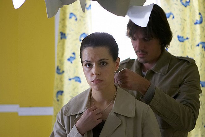 The Cradle - Photos - Emily Hampshire, Lukas Haas