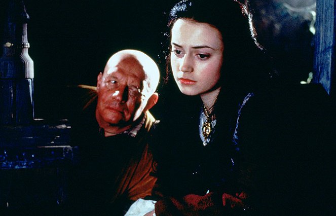 Snow White: A Tale of Terror - Van film - Monica Keena