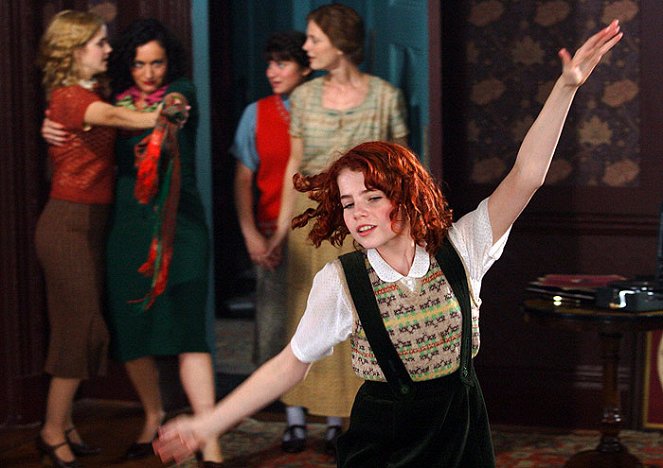 Baletní střevíčky - Z filmu - Emma Watson, Lucy Cohu, Yasmin Paige, Emilia Fox, Lucy Boynton