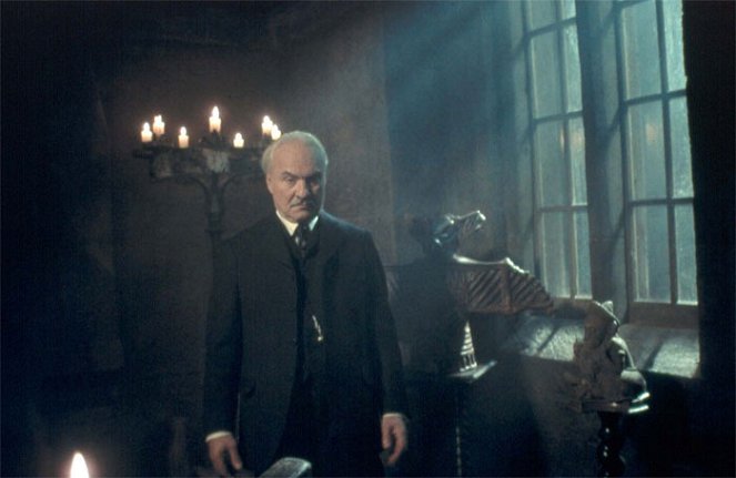 Sherlock Holmes und die Jagd nach dem Vampir von London - Filmfotos - Kenneth Welsh