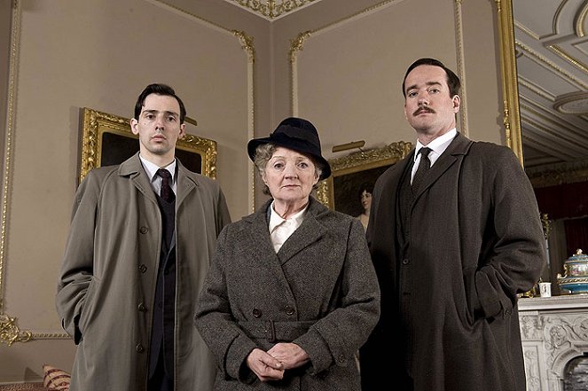 Agatha Christie's Marple - Season 4 - A Pocket Full of Rye - Photos - Ralf Little, Julia McKenzie, Matthew Macfadyen