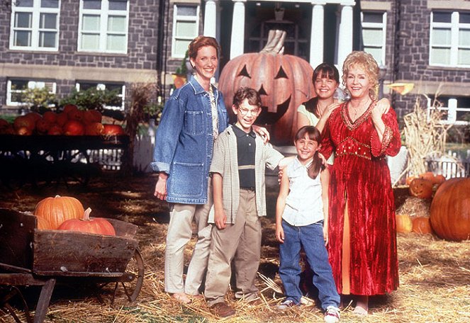 Halloweentown - Promoción - Judith Hoag, Debbie Reynolds