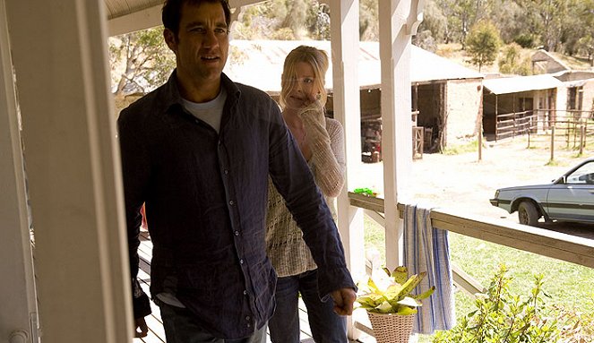 The Boys Are Back - Photos - Clive Owen, Emma Booth
