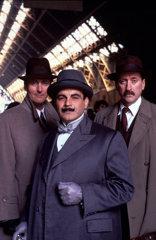 Agatha Christie's Poirot - Season 4 - Aikataulukon arvoitus - Kuvat elokuvasta - Hugh Fraser, David Suchet, Philip Jackson