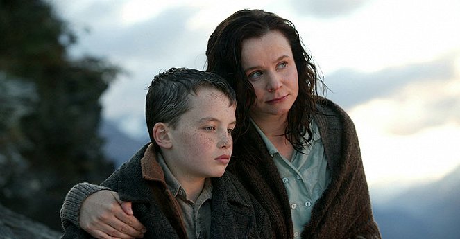 The Water Horse - Van film - Alex Etel, Emily Watson