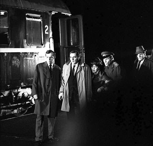 Na kolejích čeká vrah - Kuvat elokuvasta - Ladislav Křiváček, Josef Bláha, Květa Fialová, František Němec, Jaroslav Moučka