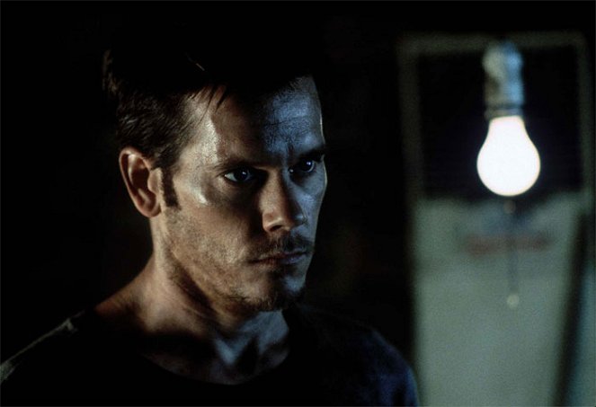 Stir of Echoes - Photos - Kevin Bacon