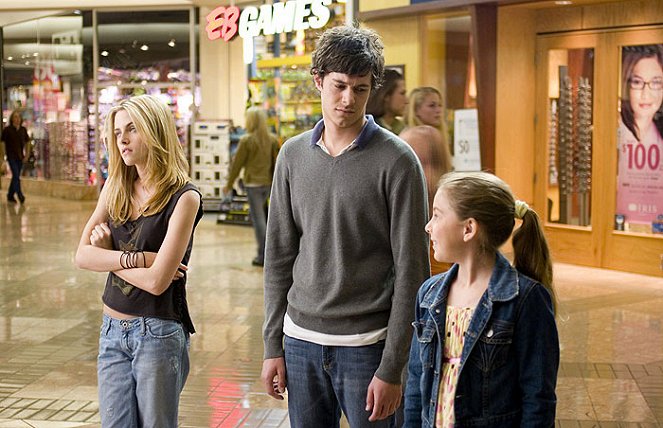 Na území žen - Z filmu - Kristen Stewart, Adam Brody, Makenzie Vega