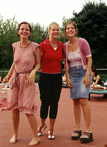 Ganz und gar - De la película - Mira Bartuschek, Diana Amft, Maggie Peren