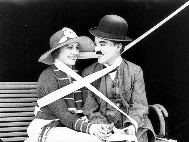 Die Anleihe - Filmfotos - Edna Purviance, Charlie Chaplin
