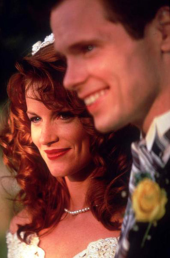 In the Name of Love: A Texas Tragedy - Van film - Laura Leighton