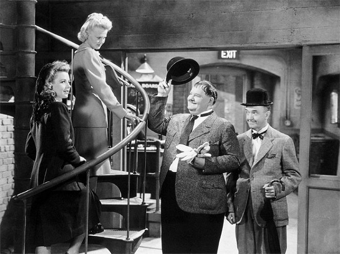 Čáry máry nebožtík - Z filmu - Oliver Hardy, Stan Laurel