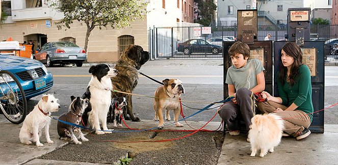 Hotel dla psów - Z filmu - Jake T. Austin, Emma Roberts