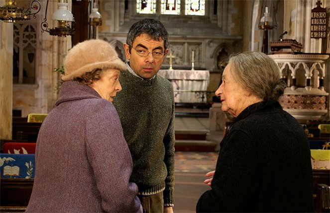 Wszystko zostaje w rodzinie - Z filmu - Maggie Smith, Rowan Atkinson, Liz Smith