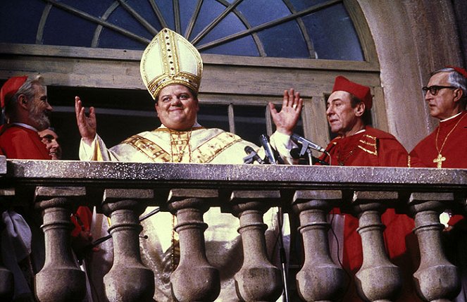 Papežem proti své vůli - Z filmu - Robbie Coltrane