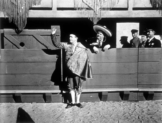 The Bullfighters - Z filmu - Stan Laurel, Oliver Hardy