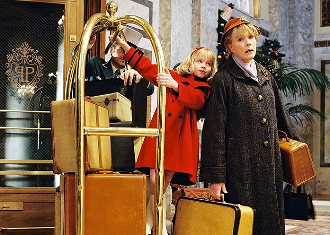 Eloise at Christmastime - Kuvat elokuvasta - Sofia Vassilieva, Julie Andrews