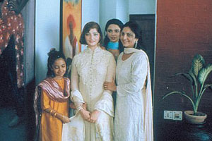 Bouřlivá svatba - Z filmu - Vasundhara Das, Shefali Shetty