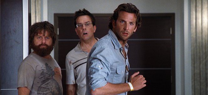Vo štvorici po opici - Z filmu - Zach Galifianakis, Ed Helms, Bradley Cooper