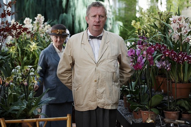 Agatha Christie's Marple - Season 4 - Why Didn't They Ask Evans? - Photos - Julia McKenzie, Mark Williams