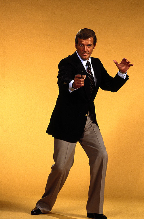 Kuuraketti - Promokuvat - Roger Moore