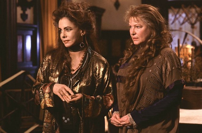 Practical Magic - Van film - Stockard Channing, Dianne Wiest