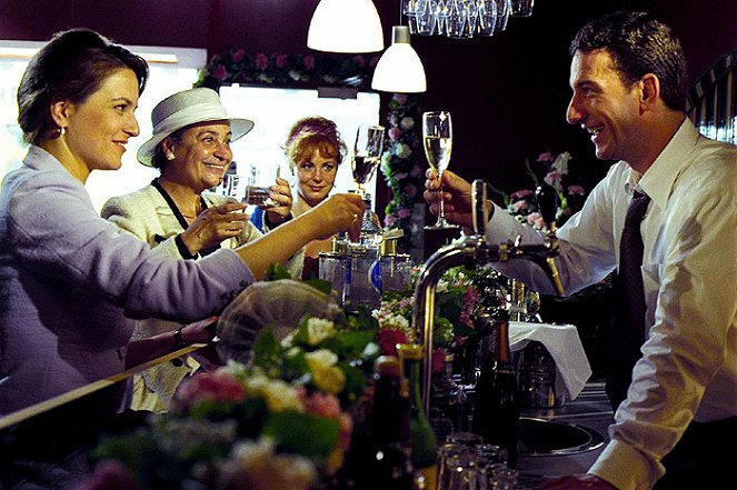 Happy Hour oder Glück und Glas - Filmfotos - Martina Gedeck, Monica Bleibtreu, Petra Berndt, Heio von Stetten