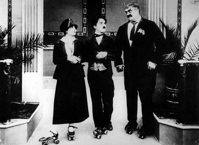 Chaplin na kolieskových korčuliach - Z filmu - Edna Purviance, Charlie Chaplin, Eric Campbell