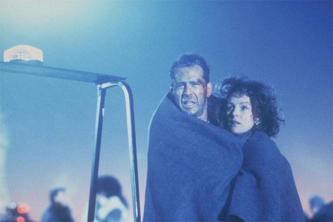 Die Hard 2 - vain kuolleen ruumiini yli - Kuvat elokuvasta - Bruce Willis, Bonnie Bedelia