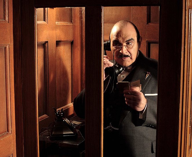 Agatha Christies Poirot - Die Katze im Taubenschlag - Filmfotos - David Suchet