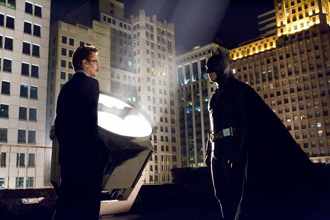 Batman Begins - Filmfotos - Gary Oldman, Christian Bale