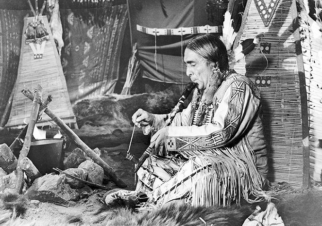 Sitting Bull: Casta de guerreros - De la película - J. Carrol Naish