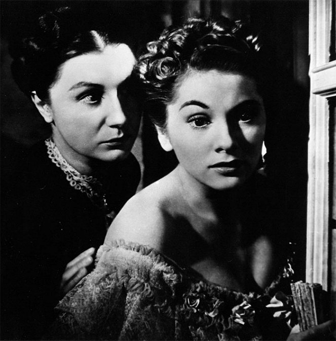Rebecca - Photos - Judith Anderson, Joan Fontaine