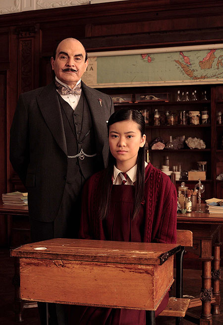 Agatha Christie's Poirot - Macska a galambok között - Filmfotók - David Suchet, Katie Leung