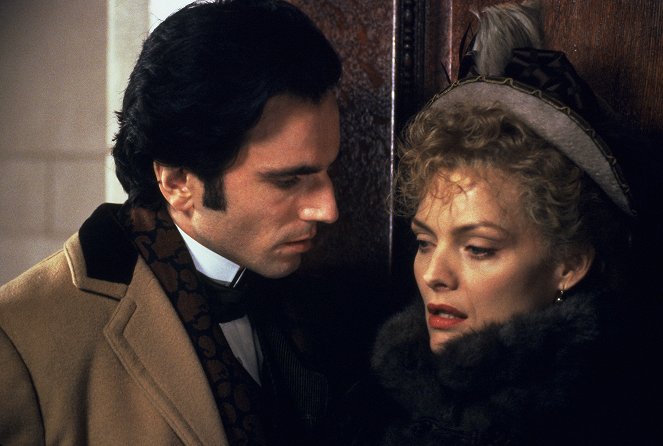 The Age of Innocence - Photos - Daniel Day-Lewis, Michelle Pfeiffer