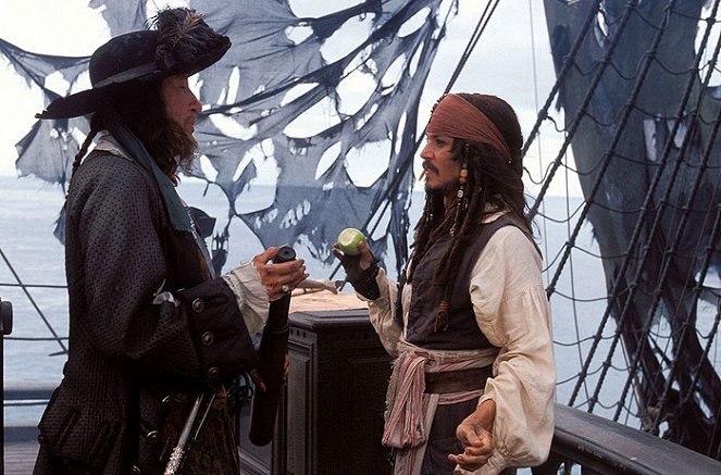 Piraci z Karaibów: Klątwa Czarnej Perły - Z filmu - Geoffrey Rush, Johnny Depp