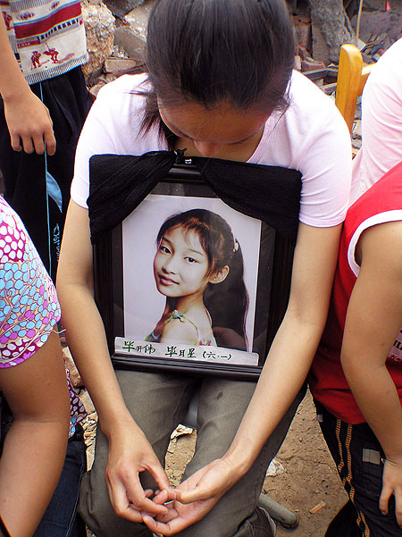 China's Unnatural Disaster: The Tears of Sichuan Province - Filmfotos