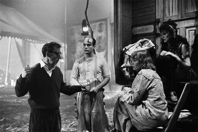 Schatten und Nebel - Filmfotos - Woody Allen, John Malkovich, Mia Farrow, Madonna