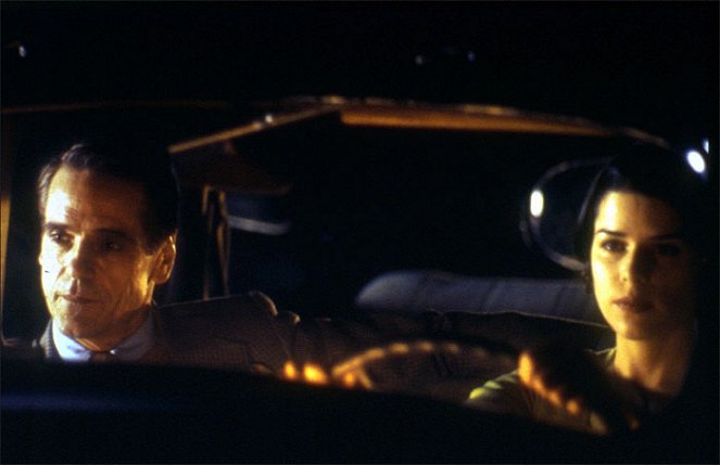 Poslední volání - Z filmu - Jeremy Irons, Neve Campbell