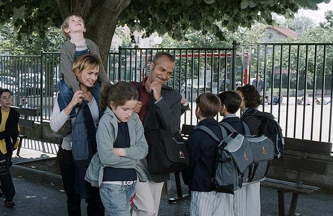 Spýtaj sa najskôr detí - Z filmu - Sandrine Bonnaire, Rebecca Marder, Pascal Légitimus