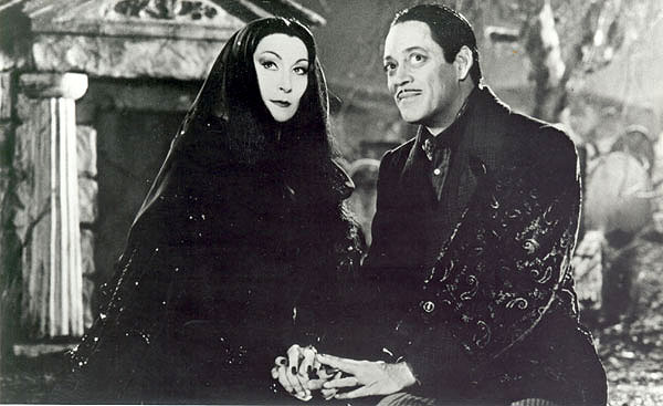 Rodina Addamsovcov 2 - Z filmu - Anjelica Huston, Raul Julia