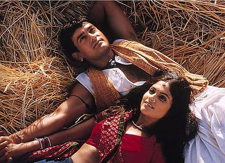 Lagaan - tenkrát v Indii - Z filmu - Aamir Khan, Gracy Singh