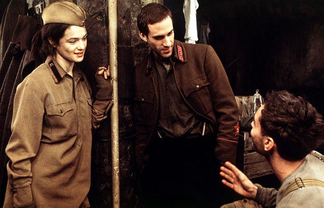 Nepřítel před branami - Z filmu - Rachel Weisz, Joseph Fiennes