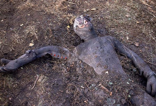 Der tote Taucher im Wald - Photos
