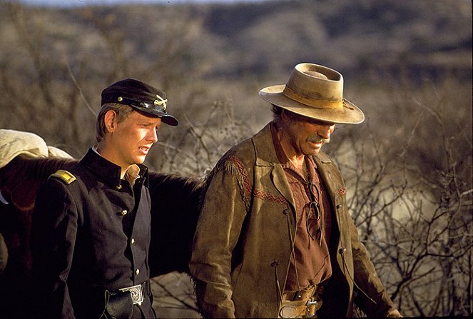 Ulzana - den blodige apachen - Kuvat elokuvasta - Bruce Davison, Burt Lancaster