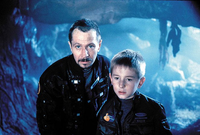 Lost in Space - Photos - Gary Oldman, Jack Johnson
