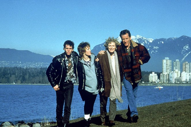 Quase Uma Família - Do filme - Kevin Dillon, Mary Stuart Masterson, Glenn Close, James Woods